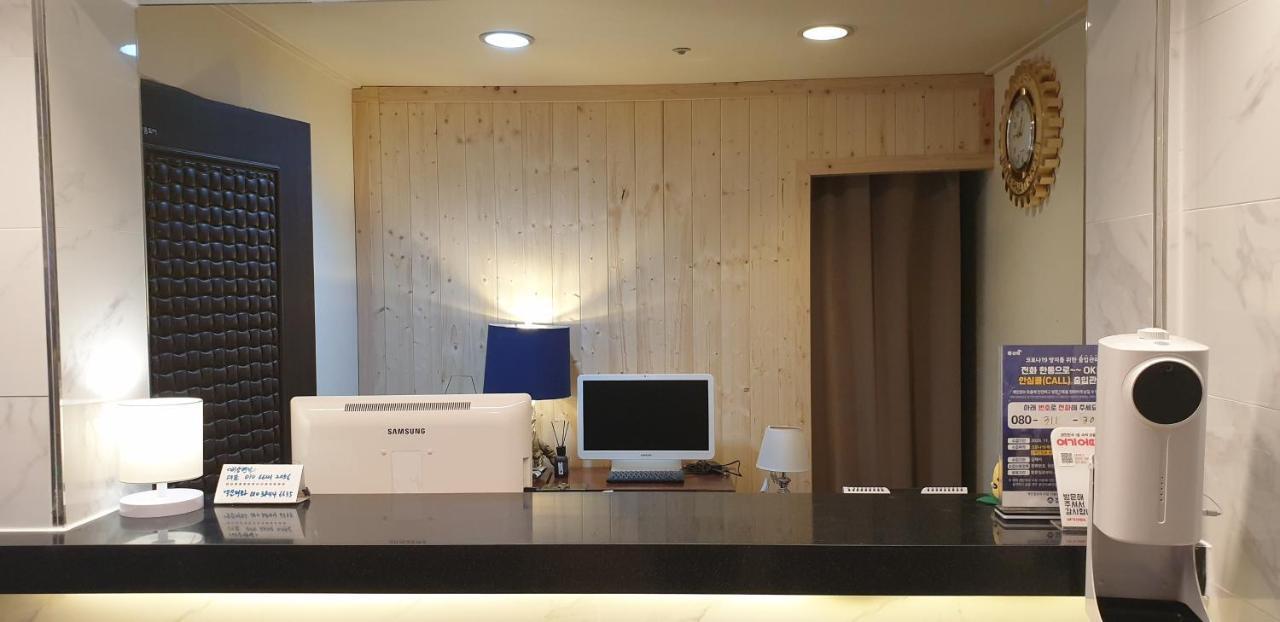 Gimhae Business Hotel K Экстерьер фото