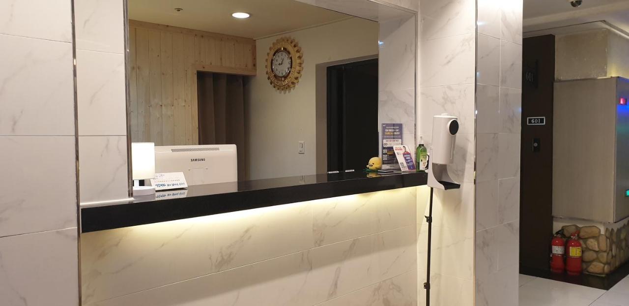 Gimhae Business Hotel K Экстерьер фото