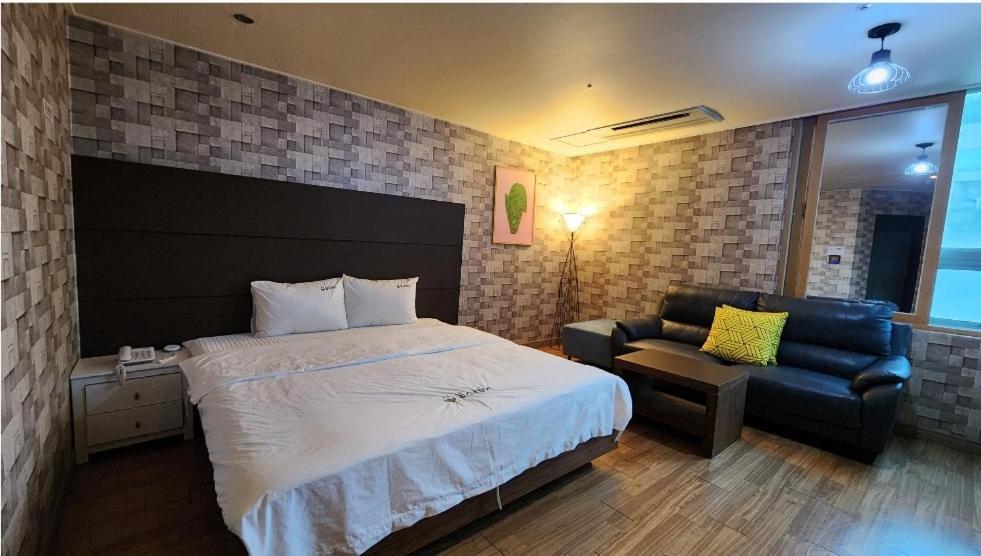 Gimhae Business Hotel K Экстерьер фото