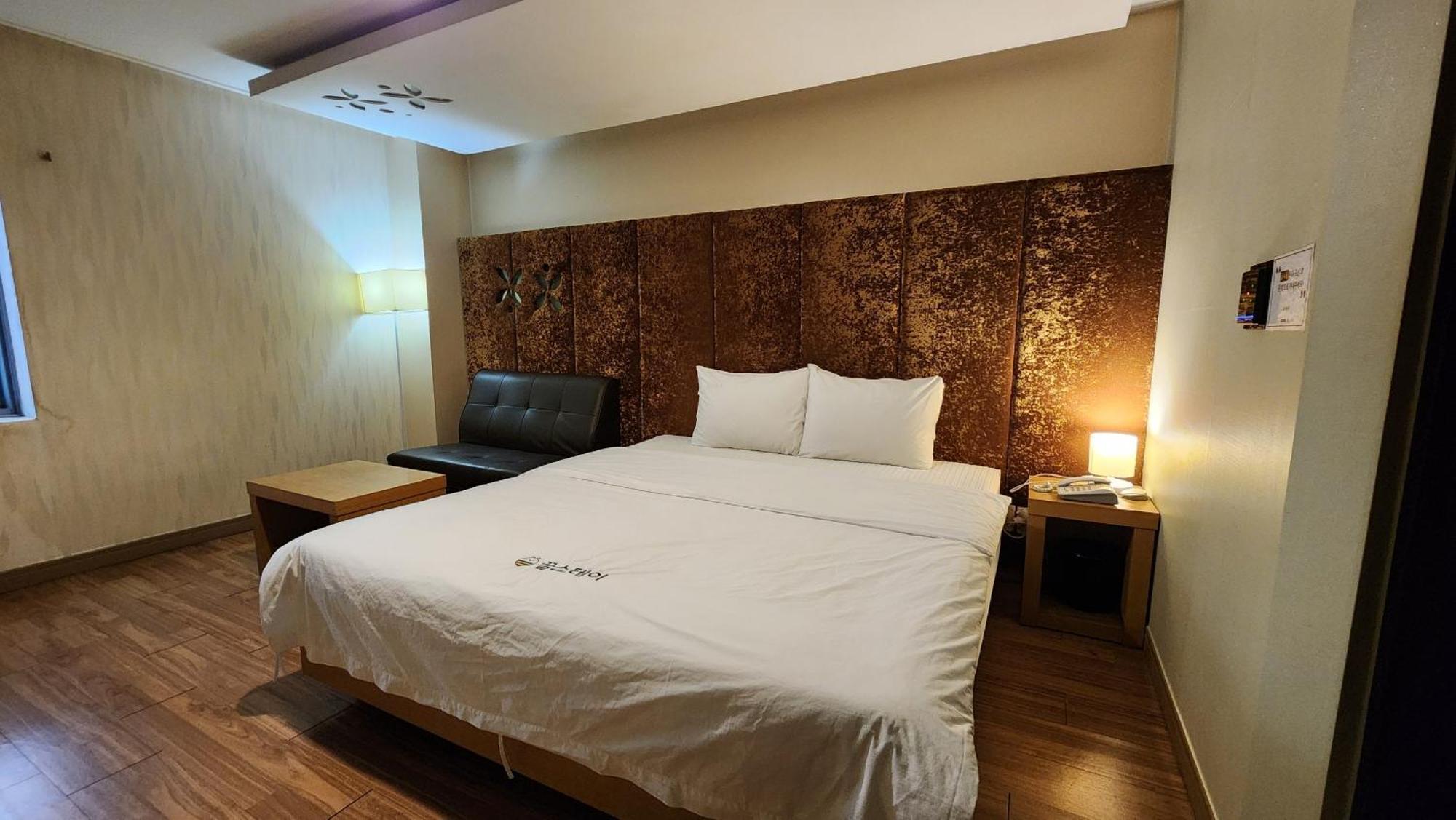 Gimhae Business Hotel K Экстерьер фото