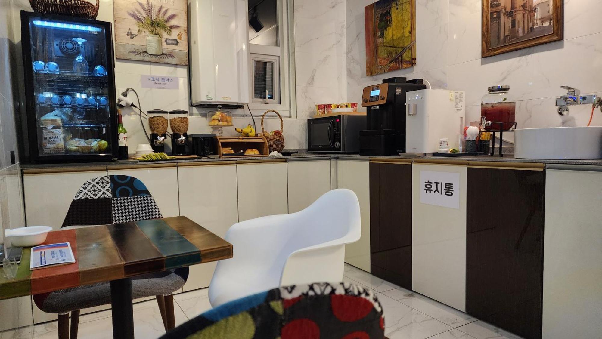Gimhae Business Hotel K Экстерьер фото