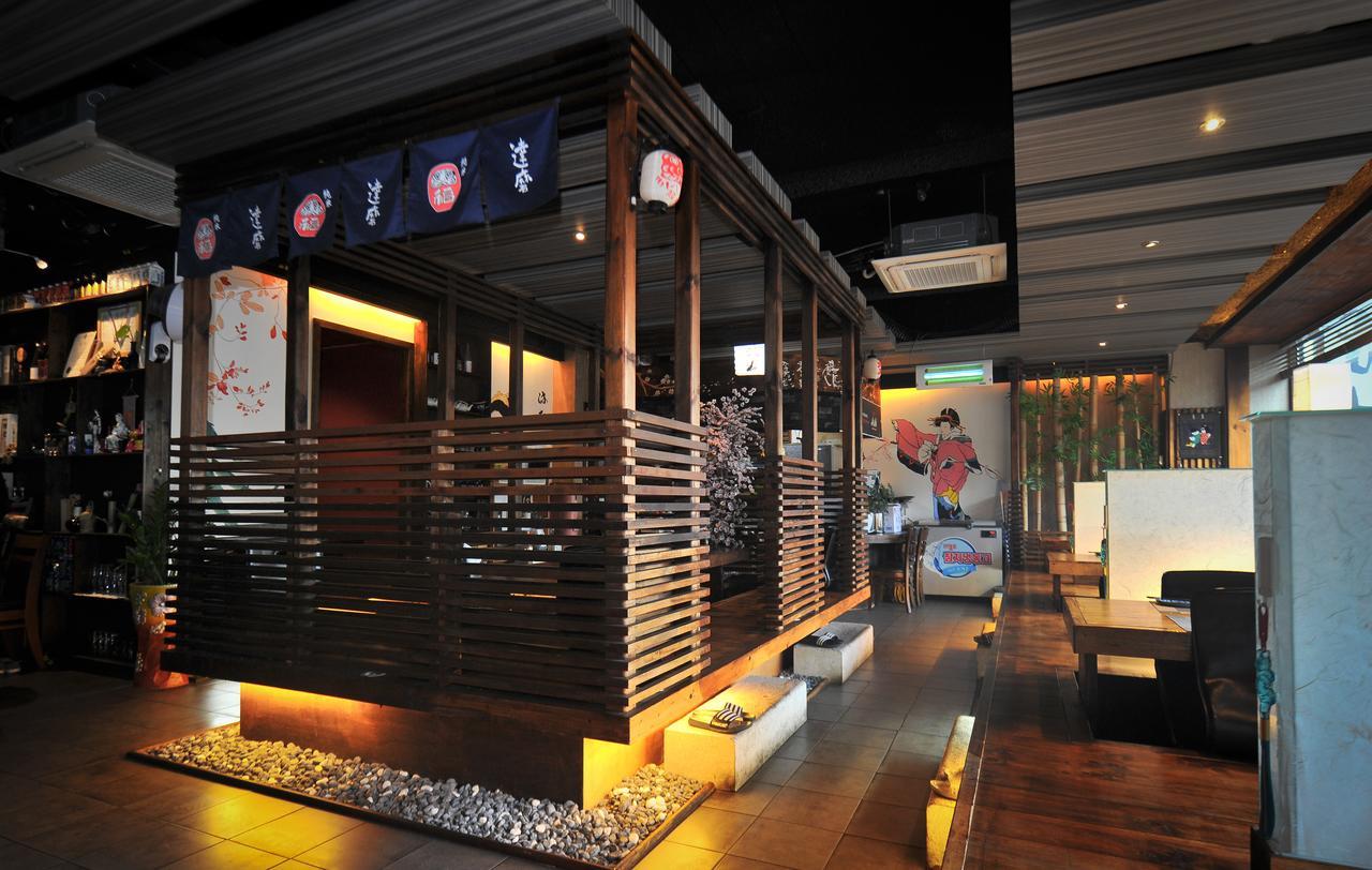 Gimhae Business Hotel K Экстерьер фото