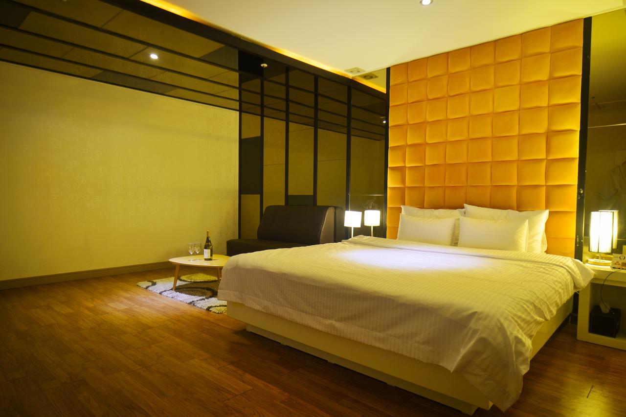 Gimhae Business Hotel K Экстерьер фото