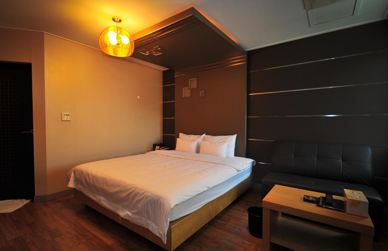 Gimhae Business Hotel K Экстерьер фото