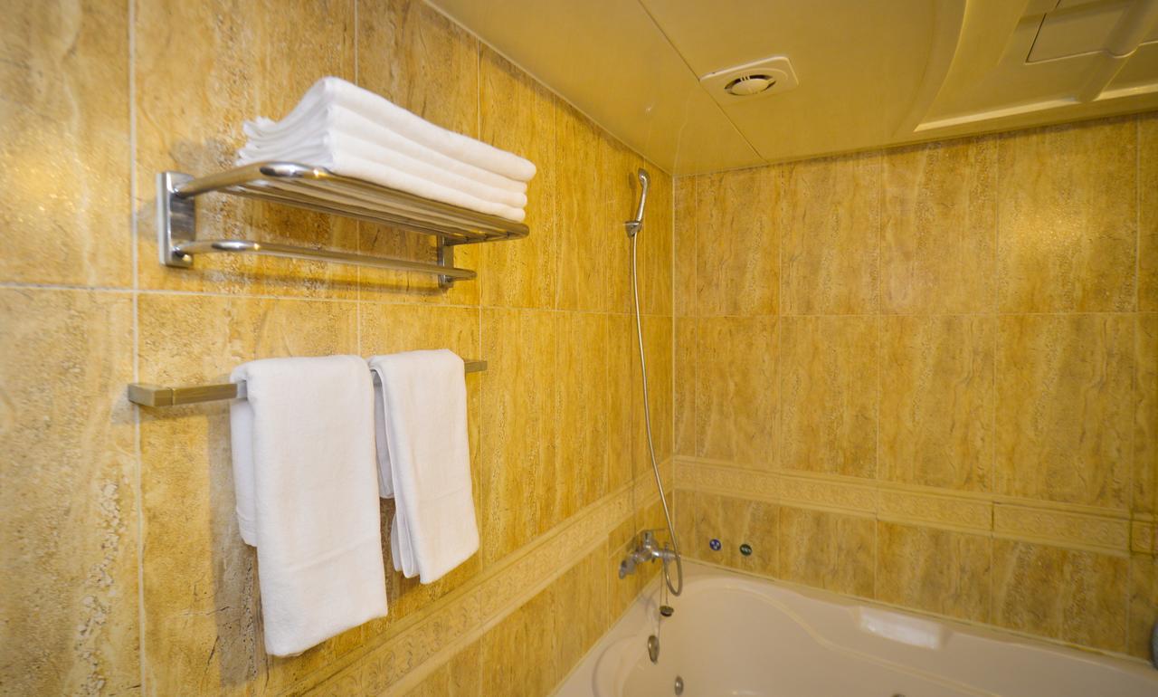 Gimhae Business Hotel K Экстерьер фото