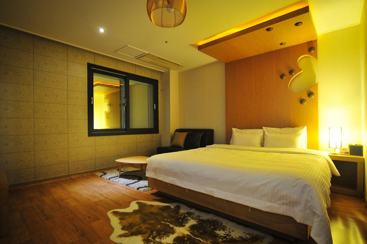 Gimhae Business Hotel K Экстерьер фото