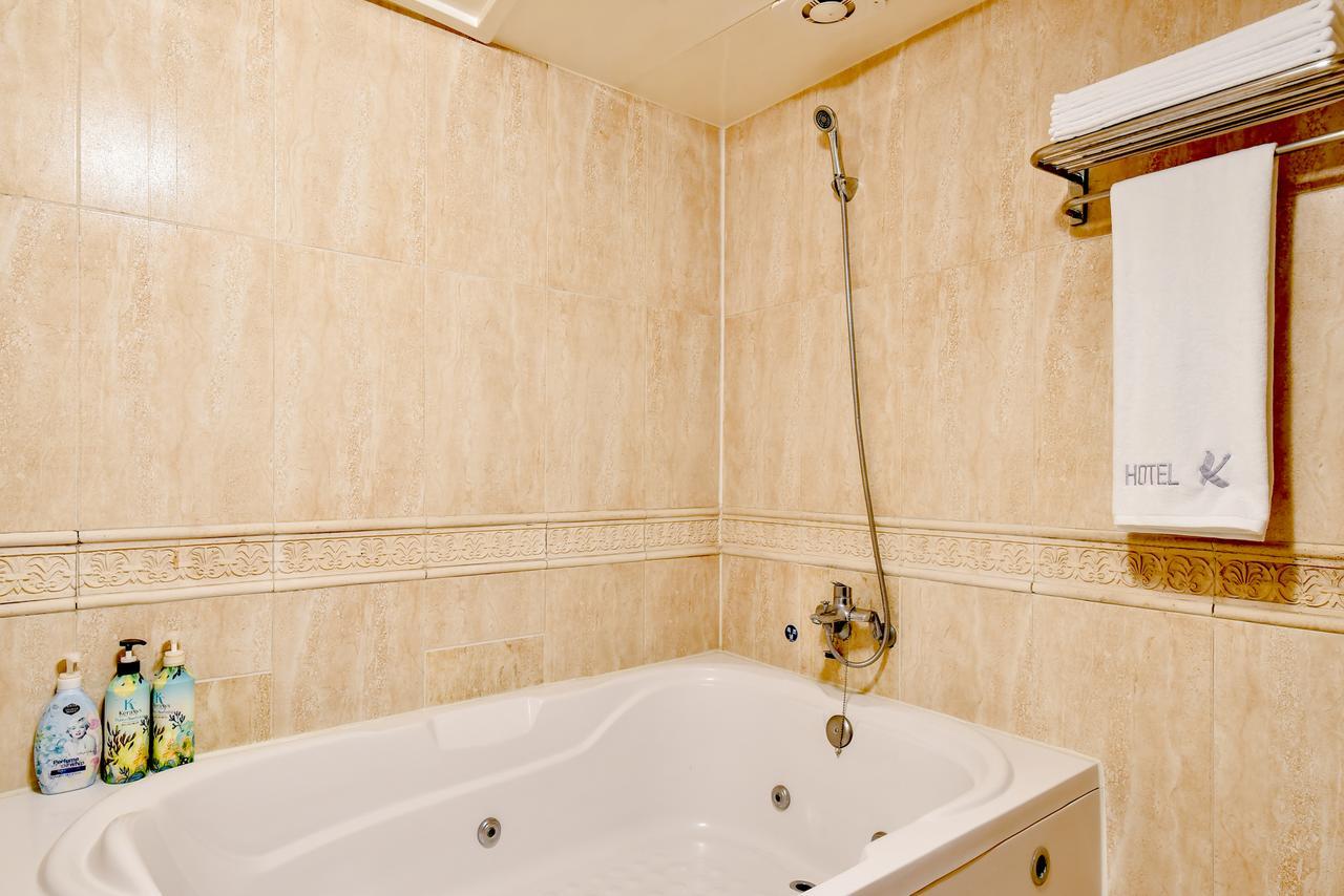 Gimhae Business Hotel K Экстерьер фото