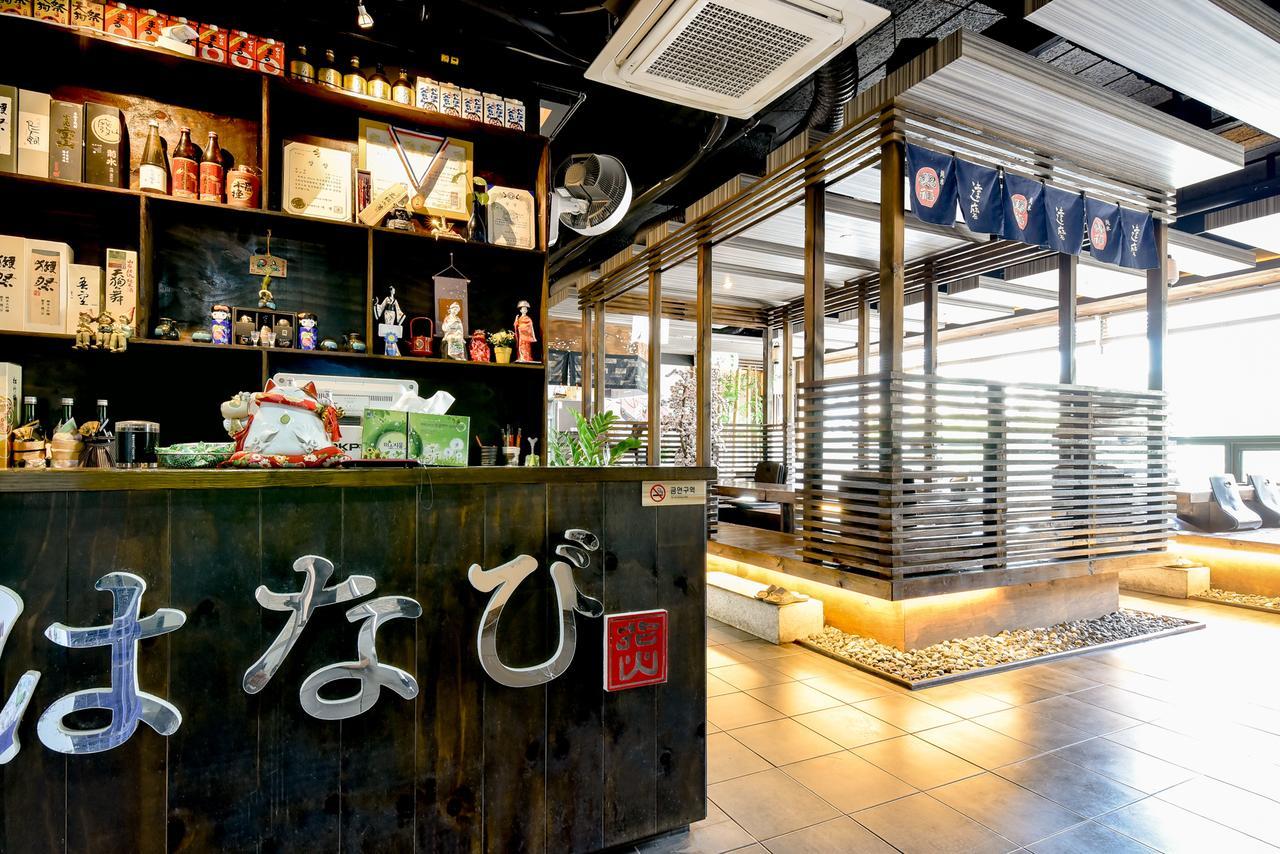 Gimhae Business Hotel K Экстерьер фото