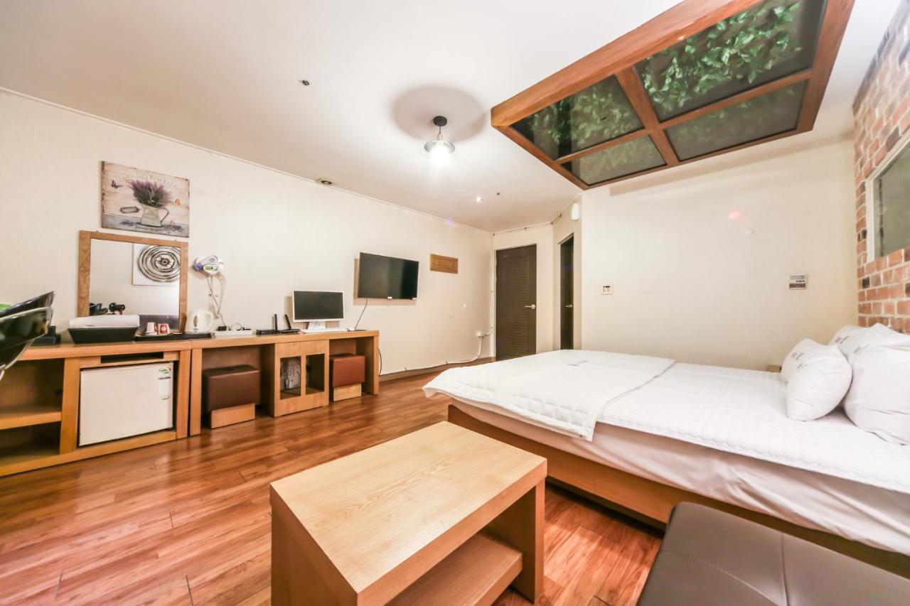 Gimhae Business Hotel K Экстерьер фото