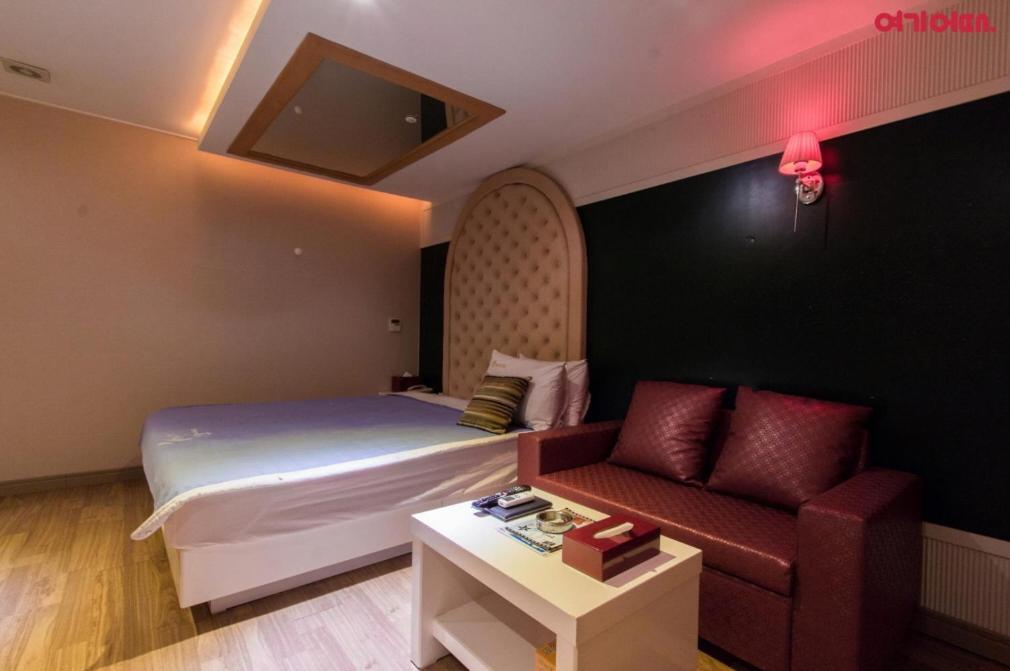 Gimhae Business Hotel K Экстерьер фото