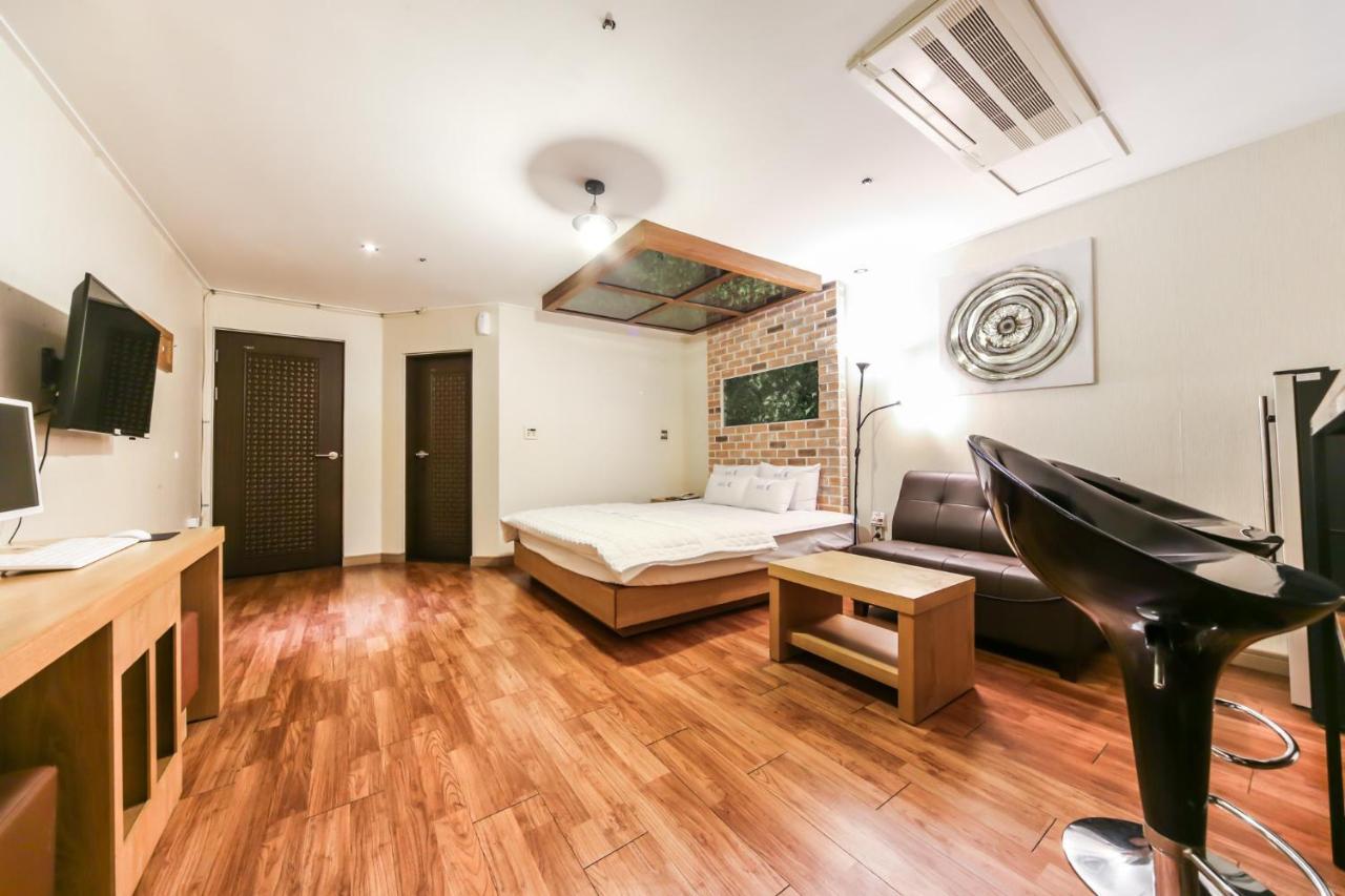 Gimhae Business Hotel K Экстерьер фото